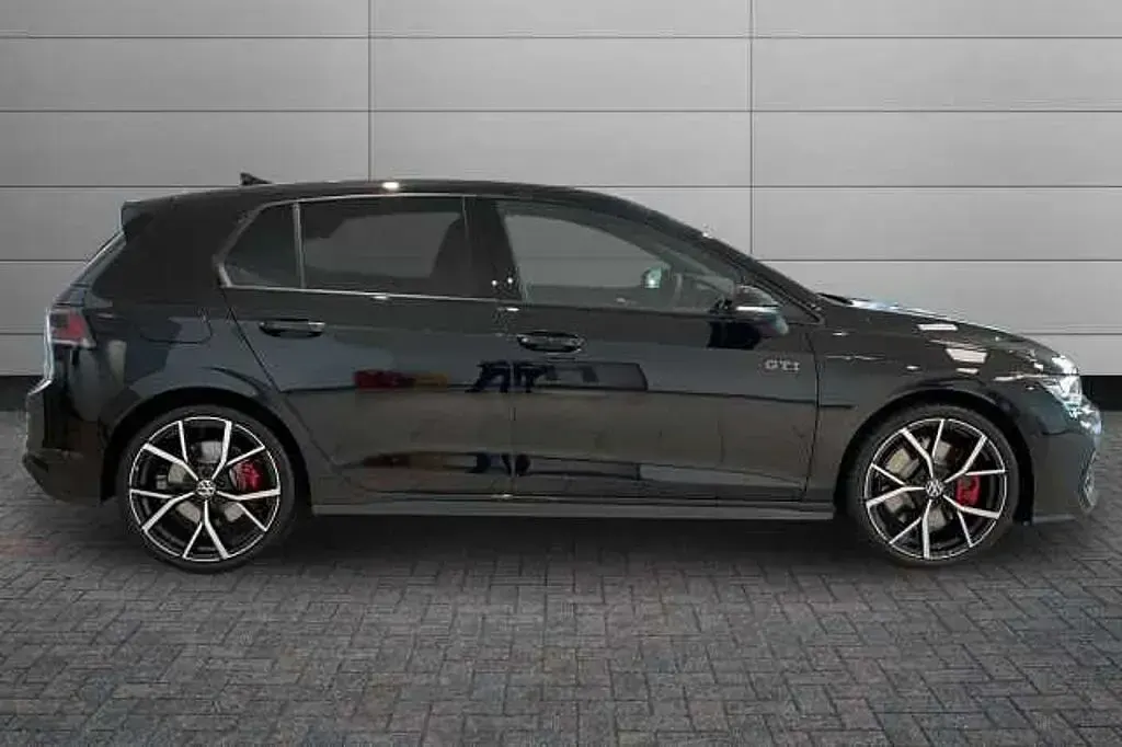 Used VW Golf VIII GTI 265 HP (194 kW) 2026 Grenadilla black Hatchback