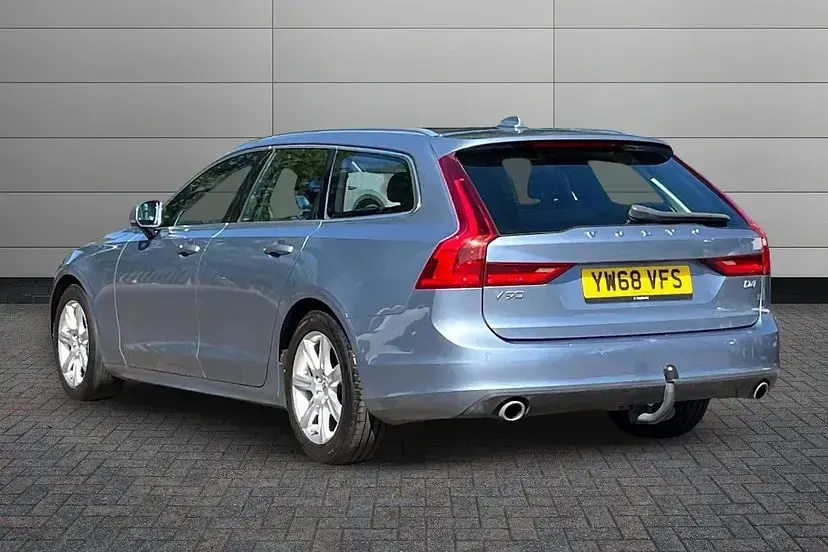 Used Volvo V90 Momentum 187 HP (137 kW) 2019 Mussel blue Estate