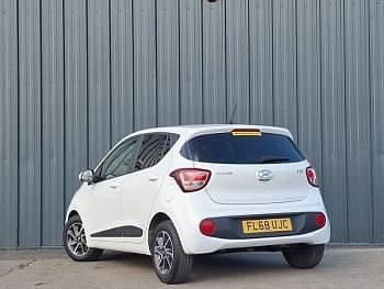 Used Hyundai i10 Premium 66 HP (48 kW) 2018 White Hatchback