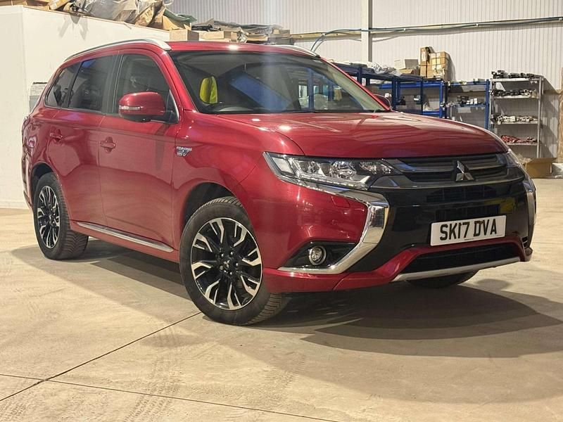 Used Mitsubishi Outlander 200 HP (147 kW) 2017 Red SUV