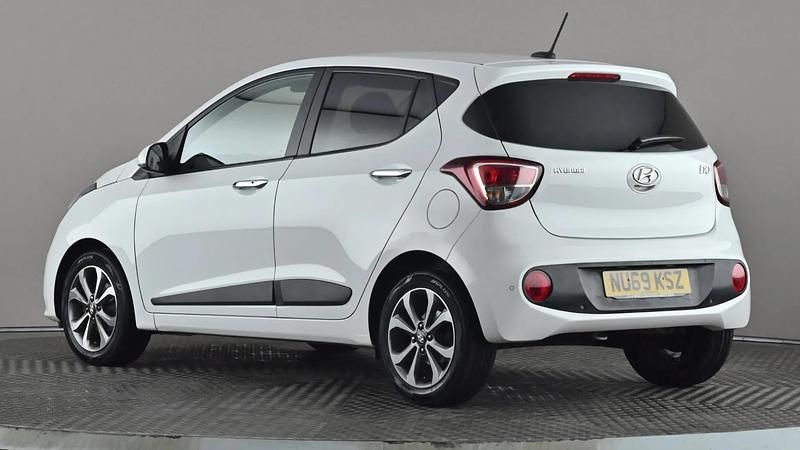 Used Hyundai i10 Premium SE 87 HP (63 kW) 2019 White Hatchback