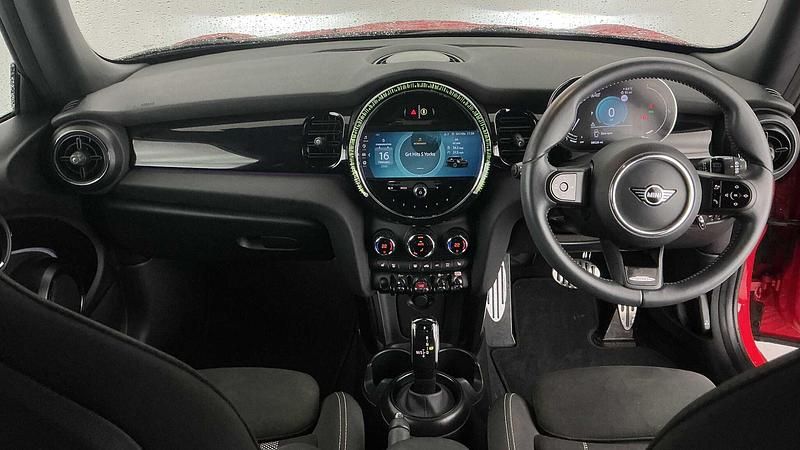 Used Mini Cooper Hatch 134 HP (98 kW) 2023 Red Hatchback