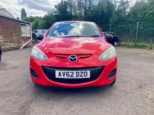 Used Mazda 2 75 HP (55 kW) 2012 Red Hatchback