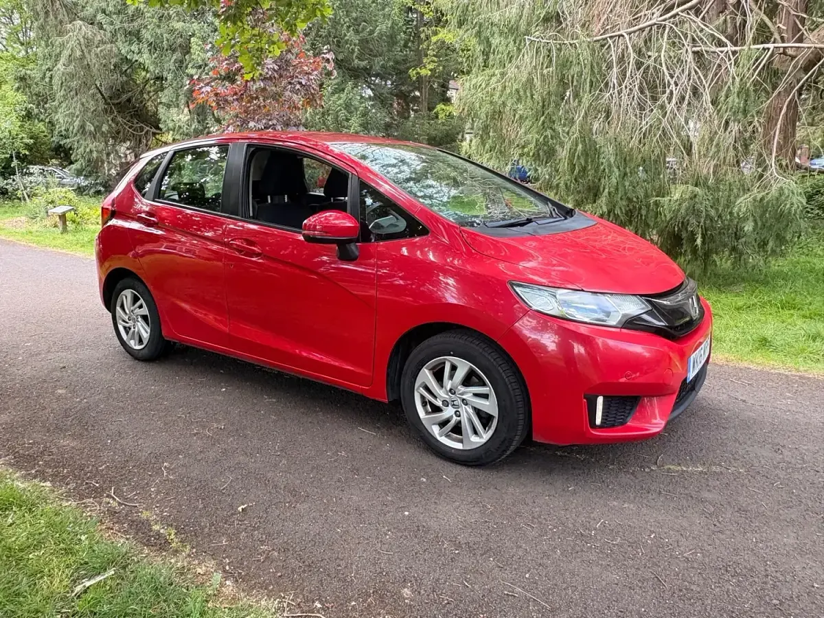 Used Honda Jazz SE 102 HP (75 kW) 2016 Red Hatchback