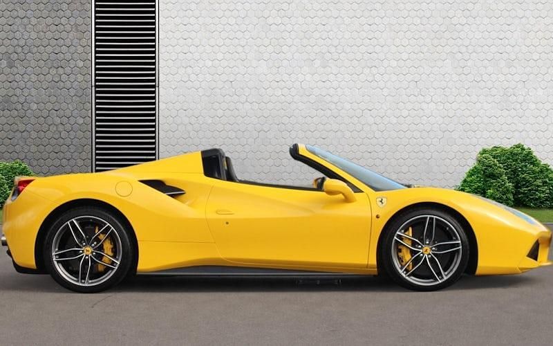 Used Ferrari 488 670 HP (492 kW) 2018 Yellow Cabriolet