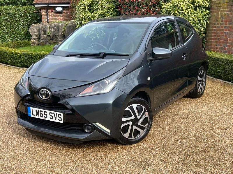 Usado Toyota Aygo X-play 2015 Cinzento Citadino