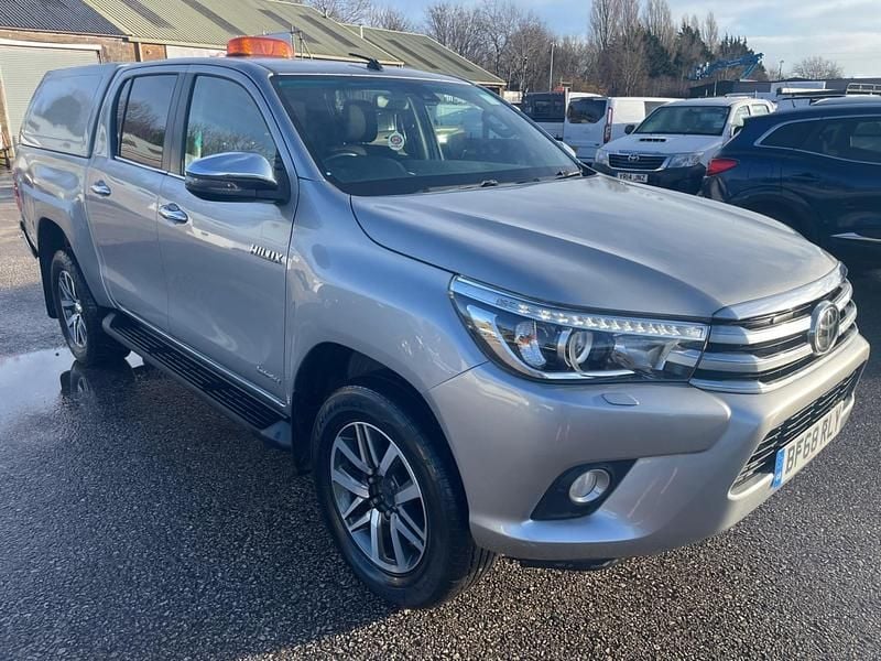 Used Toyota HiLux 150 HP (110 kW) 2018 Silver Pickup