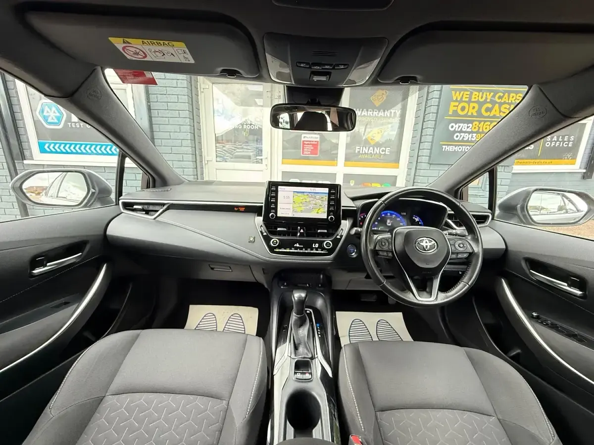 Used Toyota Corolla 122 HP (89 kW) 2020 Silver Estate