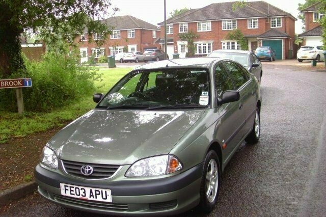 Used Toyota Avensis 127 HP (93 kW) 2003 Hatchback