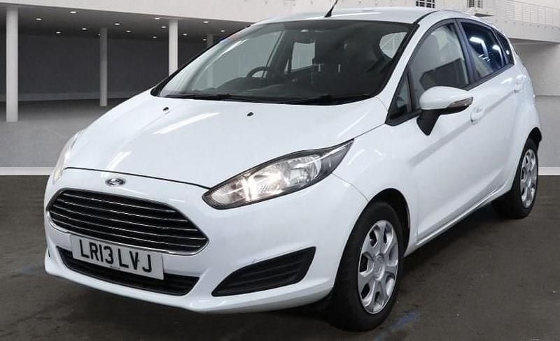 Used Ford Fiesta Style 82 HP (60 kW) 2013 White Hatchback