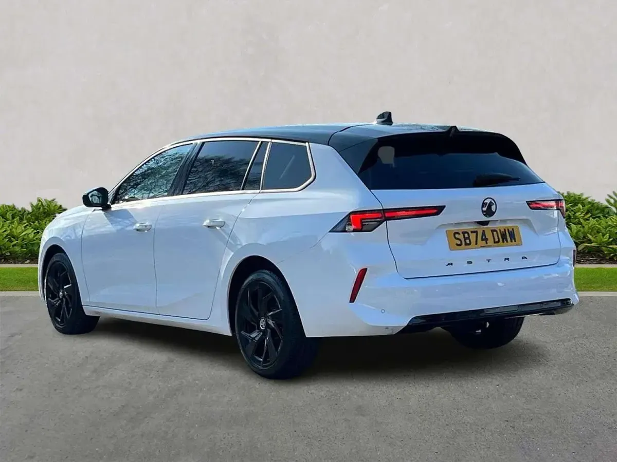 Used Vauxhall Astra S 130 HP (95 kW) 2024 White Estate