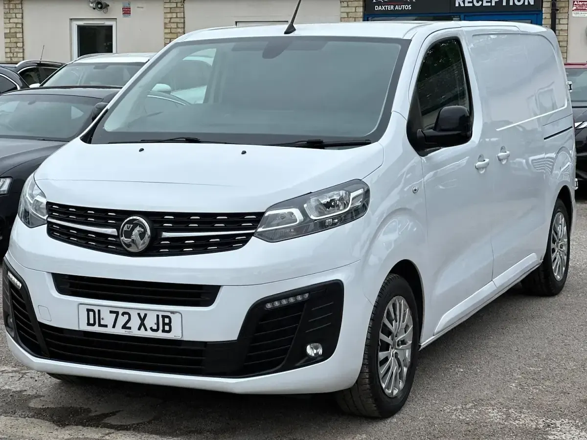Used Vauxhall Vivaro S 120 HP (88 kW) 2023 White MPV