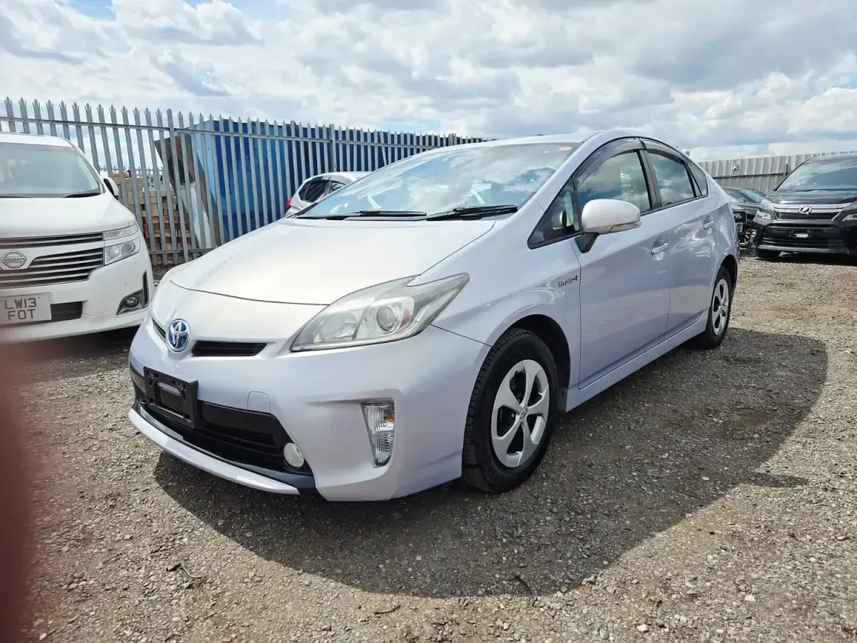 Used Toyota Prius T3 2015 Purple Hatchback