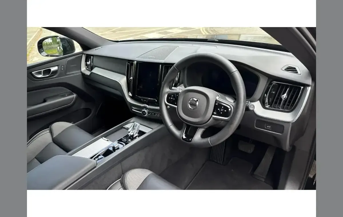 Used Volvo XC60 Plus 250 HP (183 kW) 2024 Black SUV