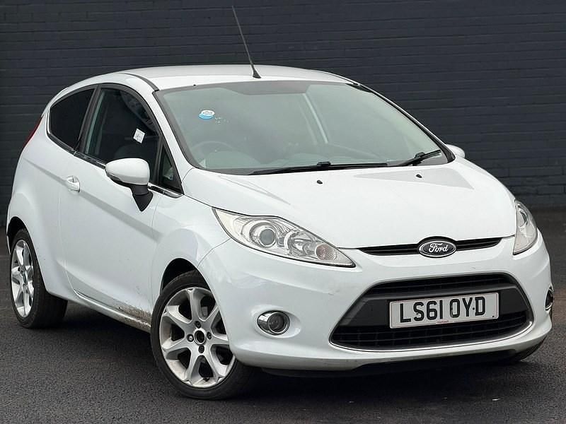 Used Ford Fiesta Zetec 82 HP (60 kW) 2011 White Hatchback