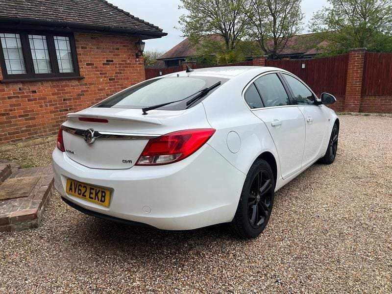 Używany Vauxhall Insignia 160 KM (117 kW) 2012 Biały Hatchback