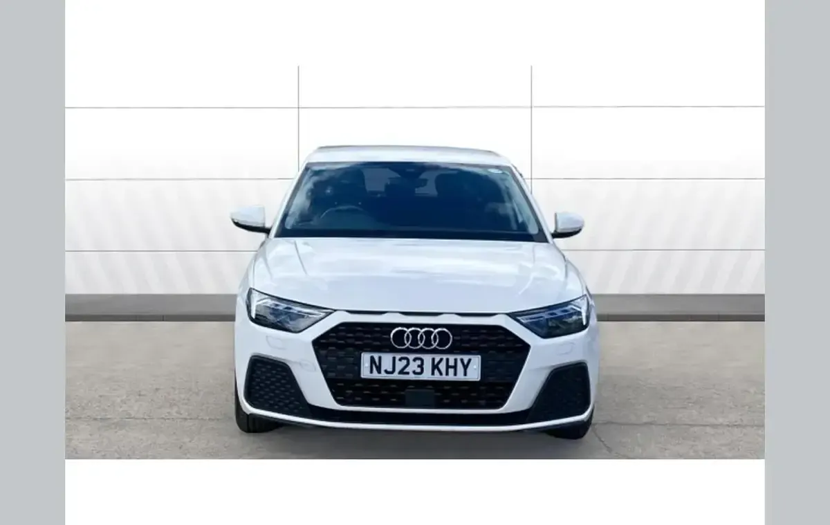Używany Audi A1 Design 110 KM (80 kW) 2023 Biały SUV