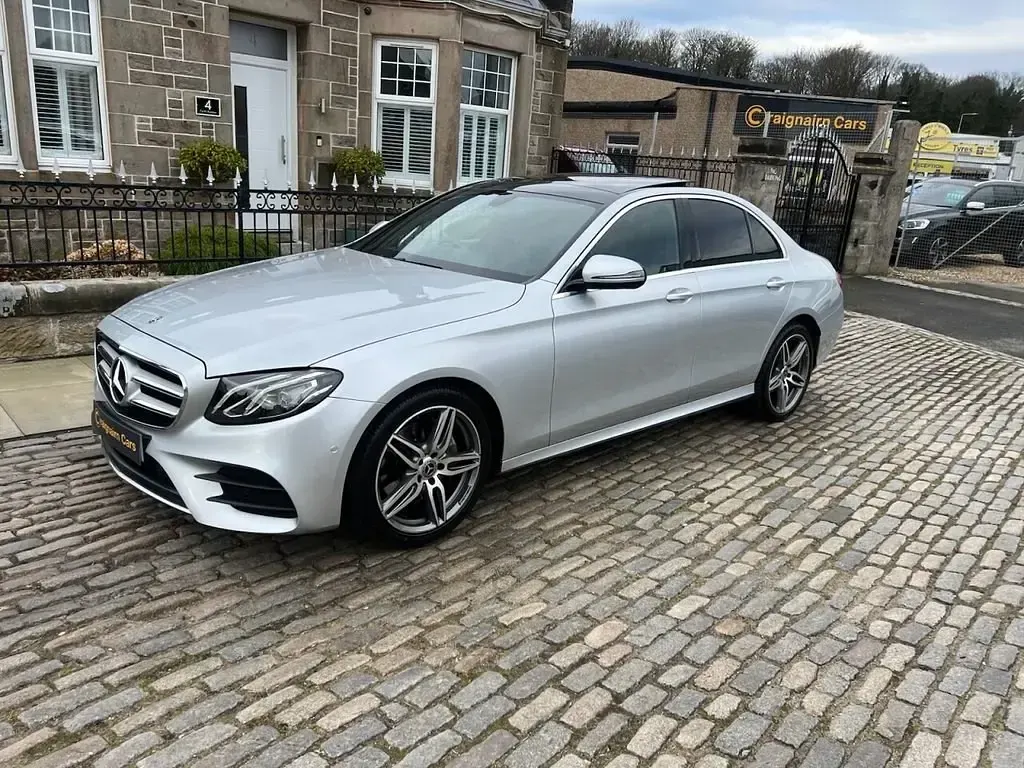 Gebraucht Mercedes E220 AMG Line Premium 194 PS (142 kW) 2018 Silber Limousine