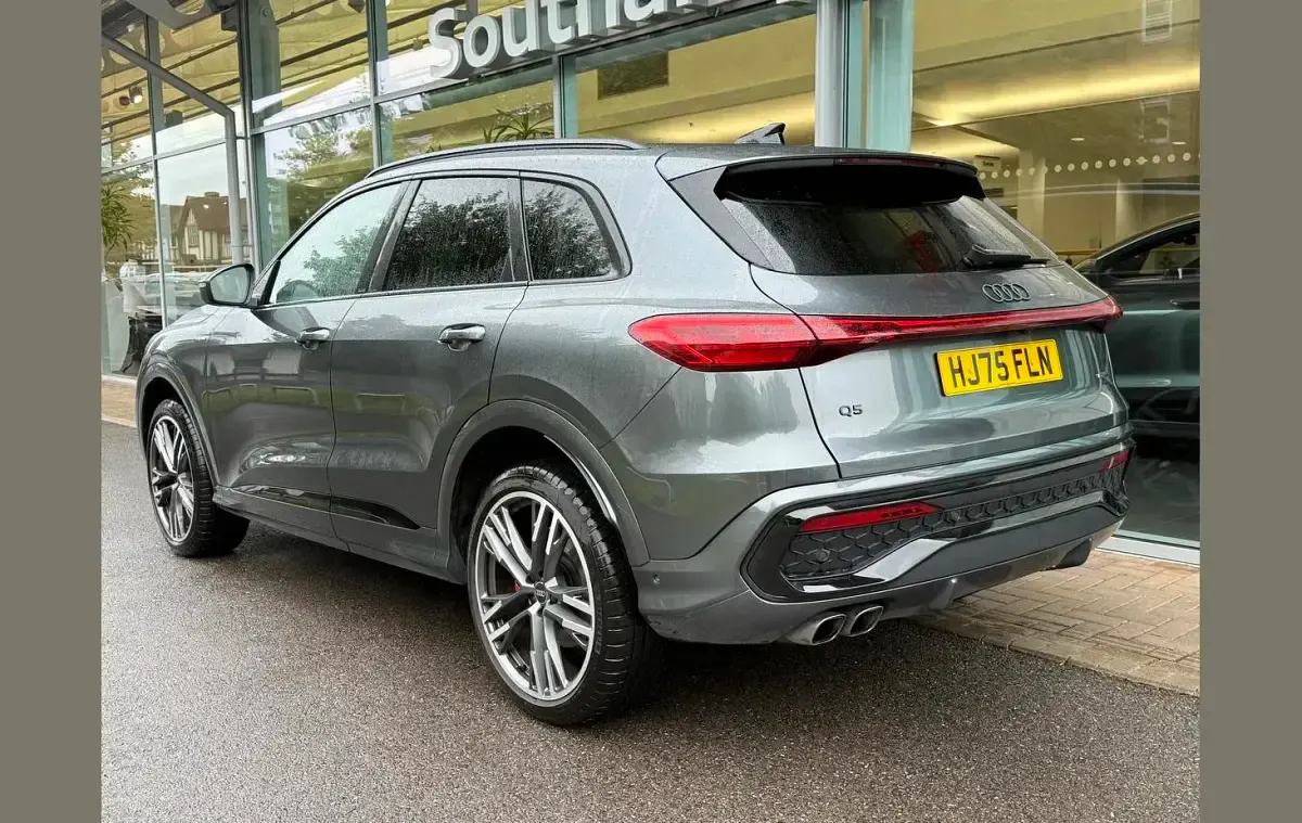 Used Audi Q5 Advanced 204 HP (150 kW) 2025 Grey SUV