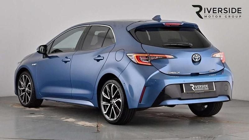 Used Toyota Corolla 122 HP (89 kW) 2020 Blue Hatchback
