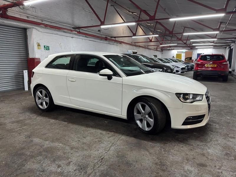Used Audi A3 Sport 110 HP (80 kW) 2014 White Hatchback