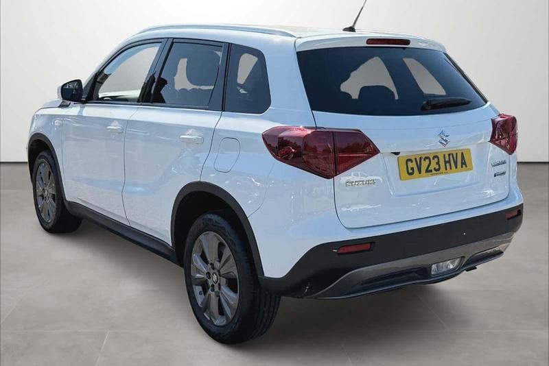 Używany Suzuki Vitara SZ-T 127 KM (93 kW) 2023 Biały SUV