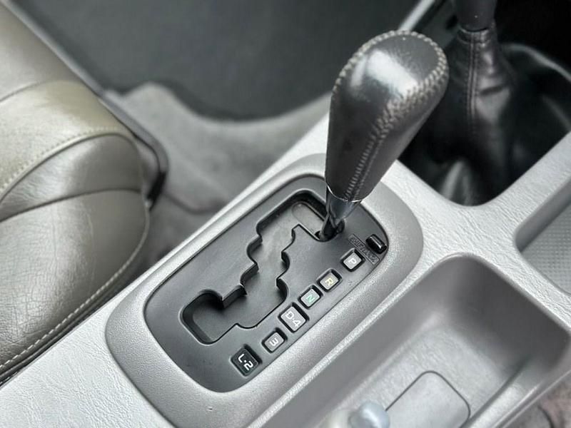 Used Toyota HiLux 171 HP (125 kW) 2011 Silver Pickup