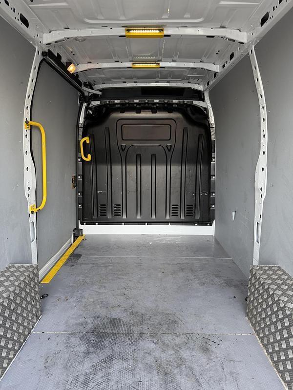 Used Vauxhall Movano 130 HP (95 kW) 2018 White MPV