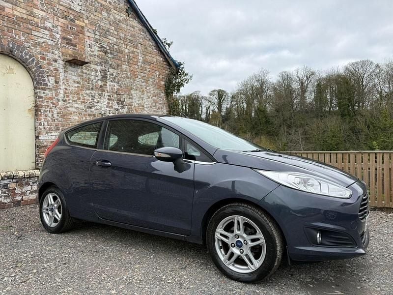 Used Ford Fiesta Zetec 75 HP (55 kW) 2013 Grey Hatchback