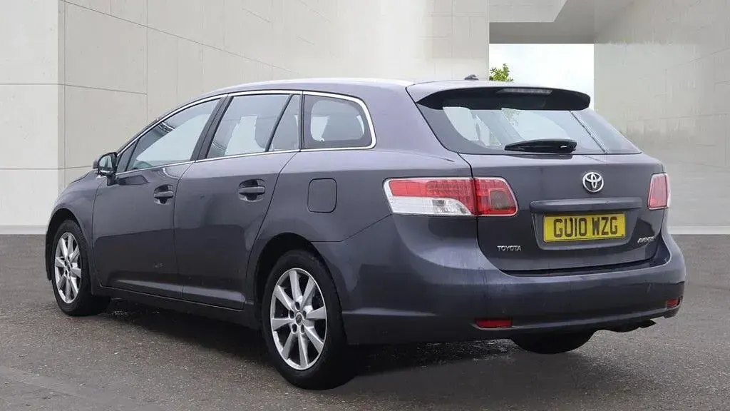 Used Toyota Avensis 147 HP (108 kW) 2010 Grey Estate