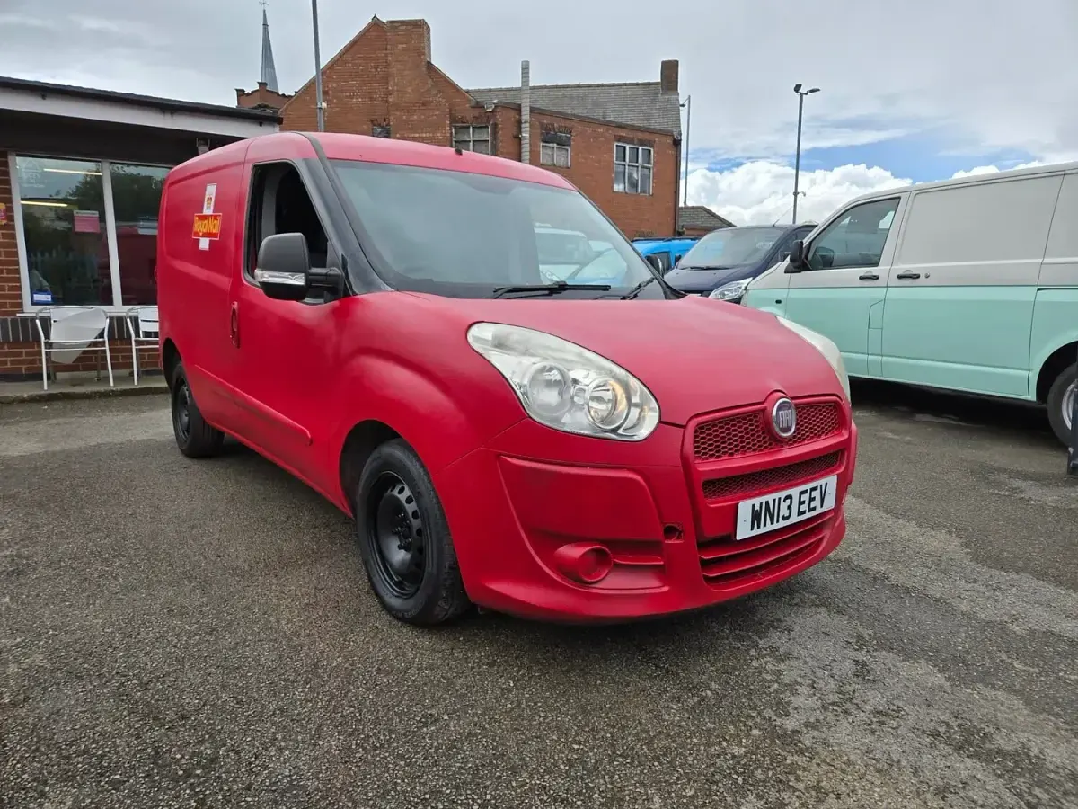 Used Fiat Doblò 2013 Red MPV