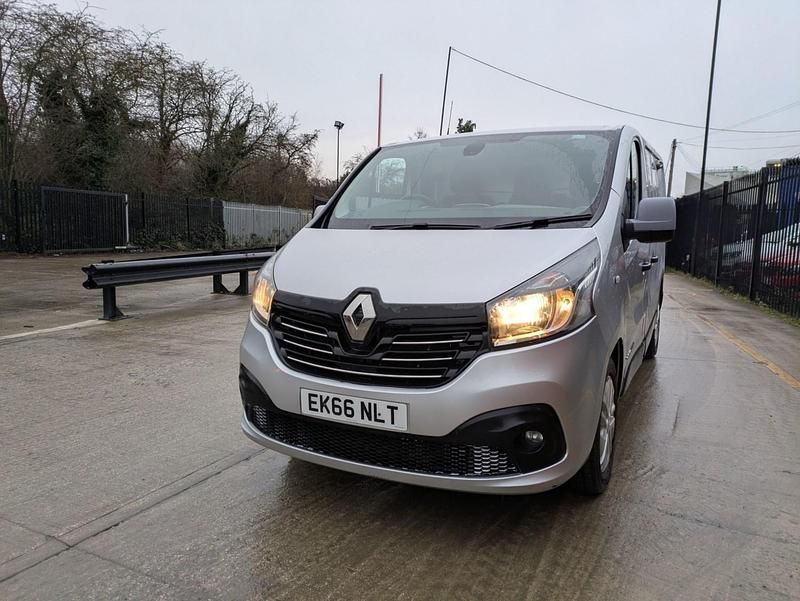 Used Renault Trafic 2016 Silver MPV