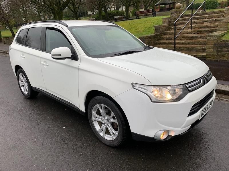 Used Mitsubishi Outlander 150 HP (110 kW) 2014 White SUV