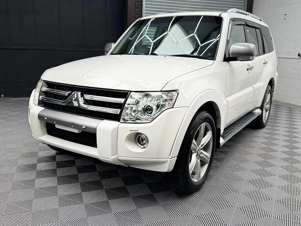 Used Mitsubishi Shogun 197 HP (144 kW) 2011 White SUV