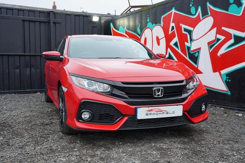 Used Honda Civic SR 129 HP (94 kW) 2017 Red Hatchback