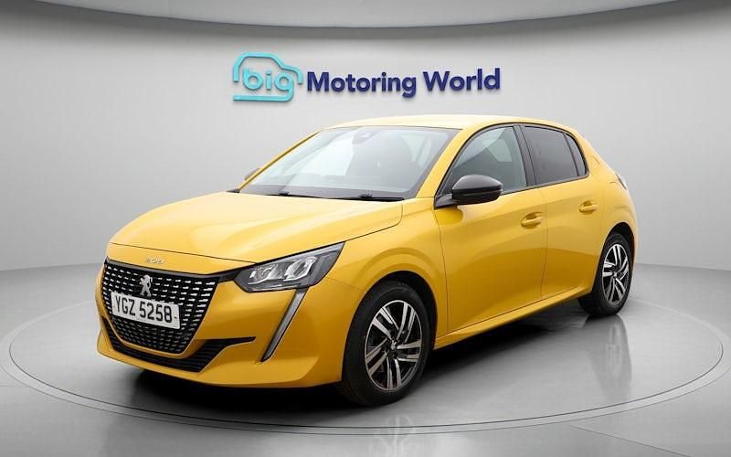Used Peugeot 208 Active+ 102 HP (75 kW) 2023 Yellow Hatchback