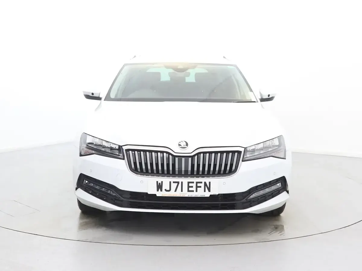 Used Skoda Superb SE Technology 150 HP (110 kW) 2021 White Estate