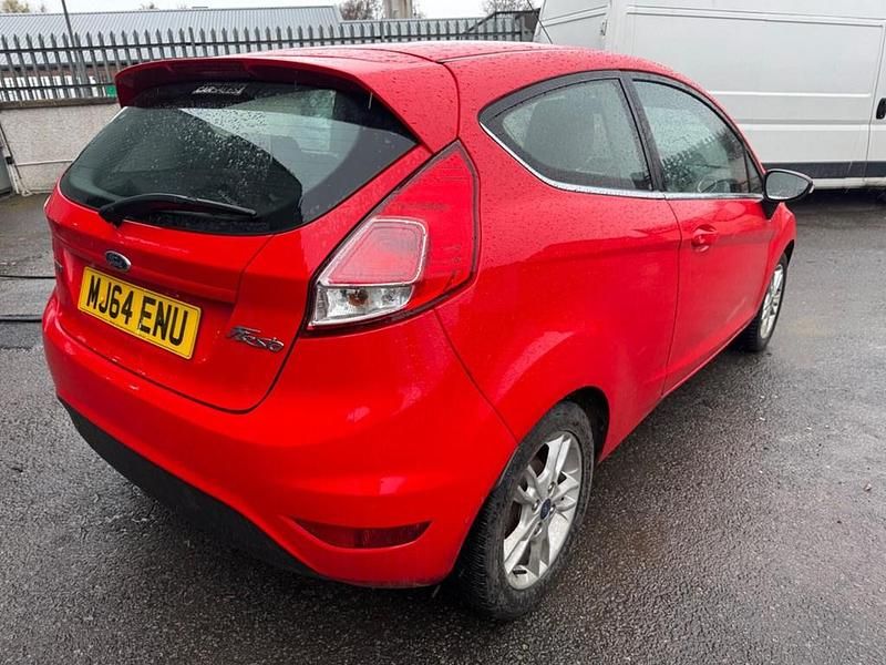 Usado Ford Fiesta Zetec 2014 Vermelho Citadino