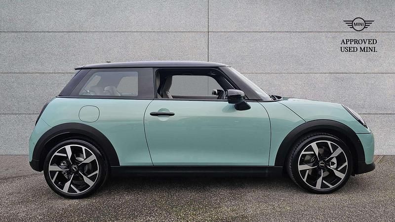 Used Mini Cooper Hatch 154 HP (113 kW) 2024 Green Hatchback