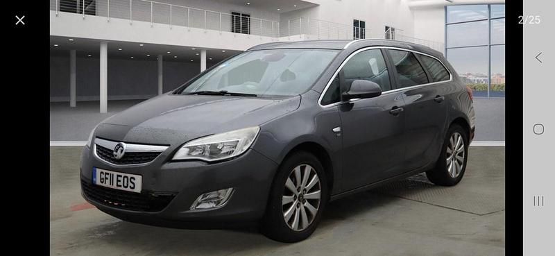 Second-hand Vauxhall Astra 165 CP (121 kW) 2011 Gri Break