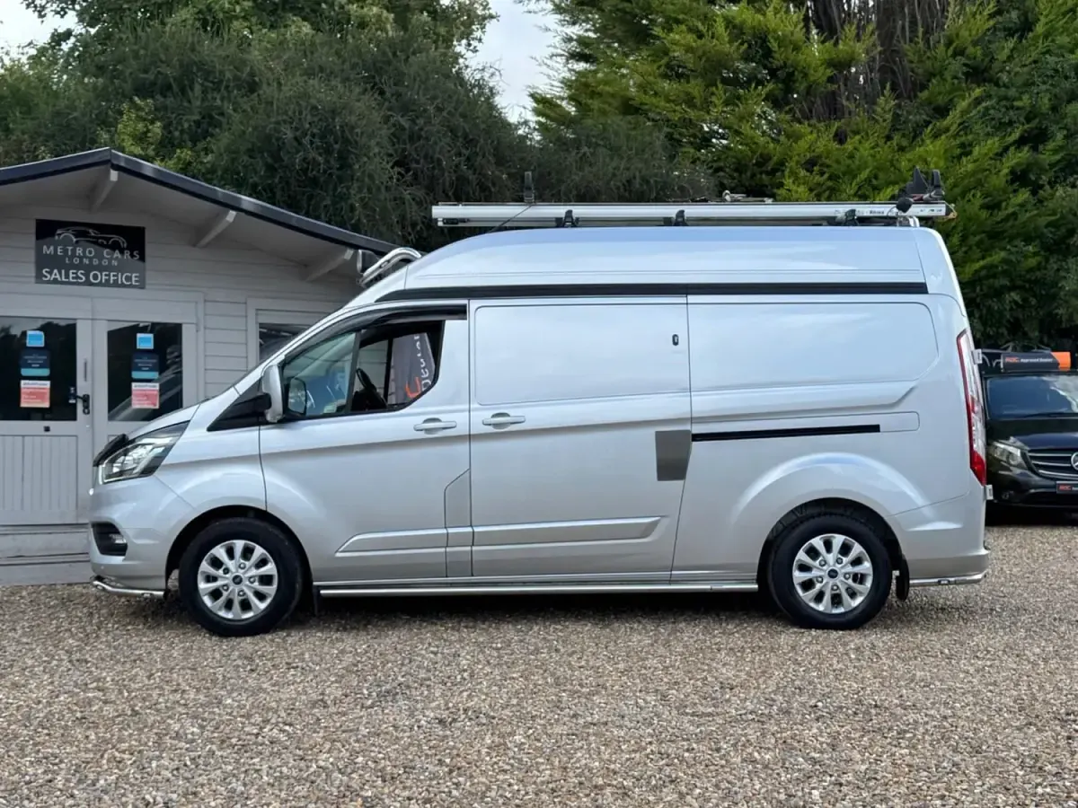 Begagnad Ford Transit Custom Limited 130 HK (95 kW) 2022 Silver Van