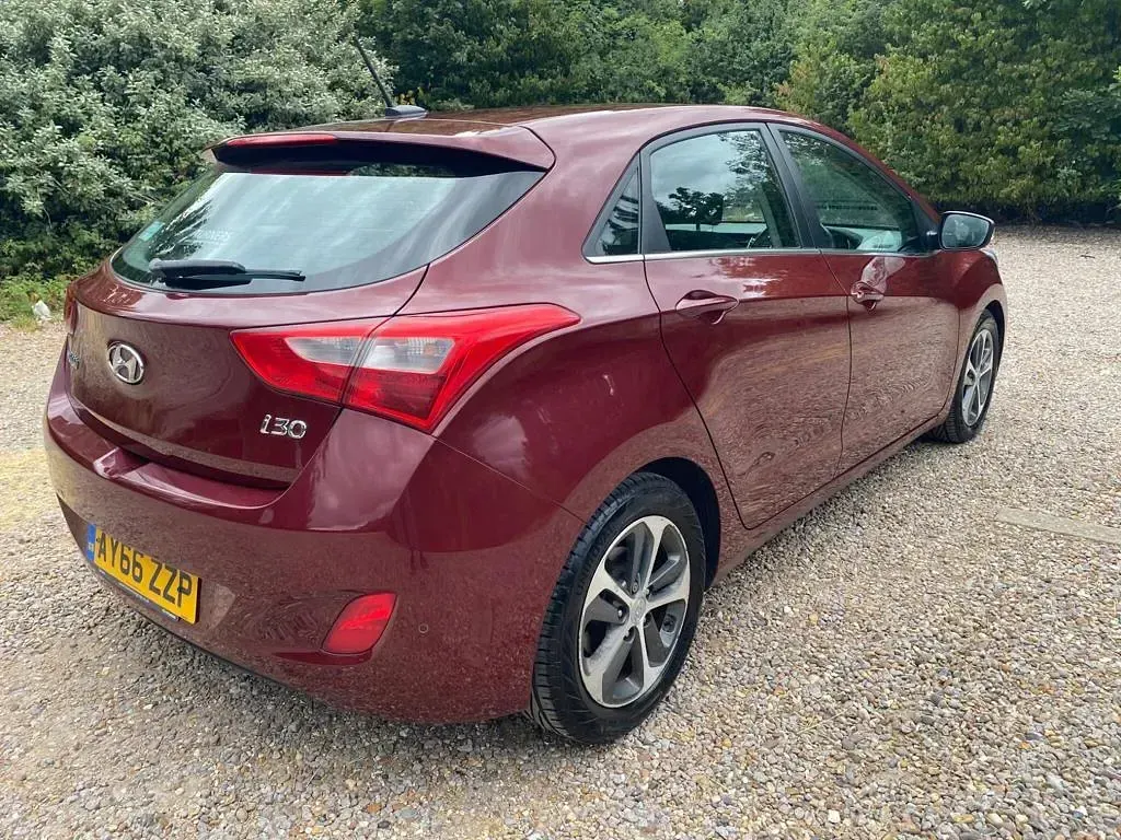 Used Hyundai i30 SE 2016 Red Hatchback