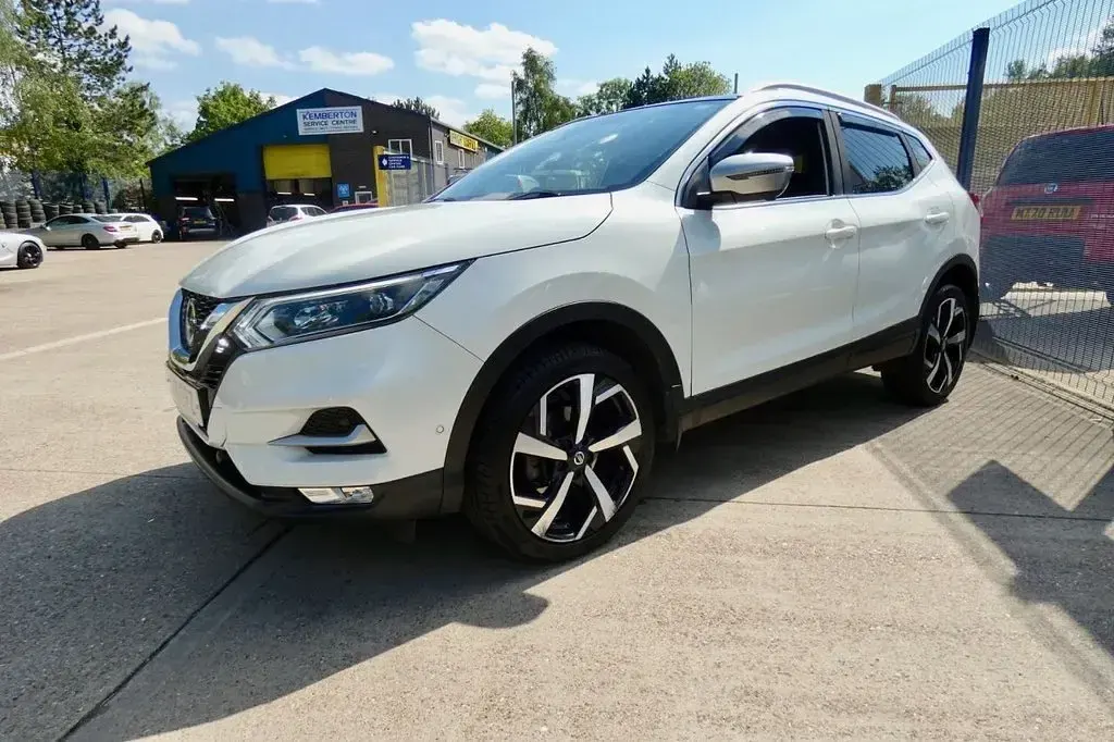 Used Nissan Qashqai Tekna+ 130 HP (95 kW) 2018 White SUV