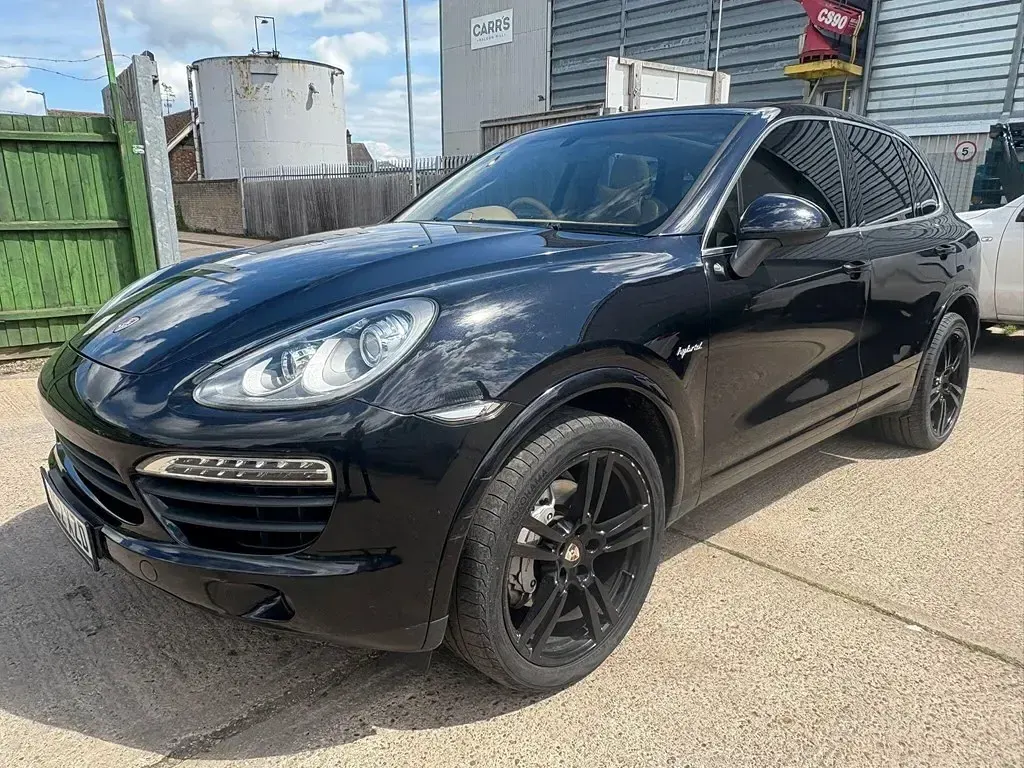 Used Porsche Cayenne 380 HP (279 kW) 2012 Black SUV