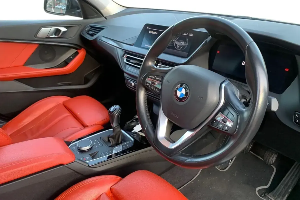 Begagnad BMW 116 Sport Line 2022 Grå Halvkombi
