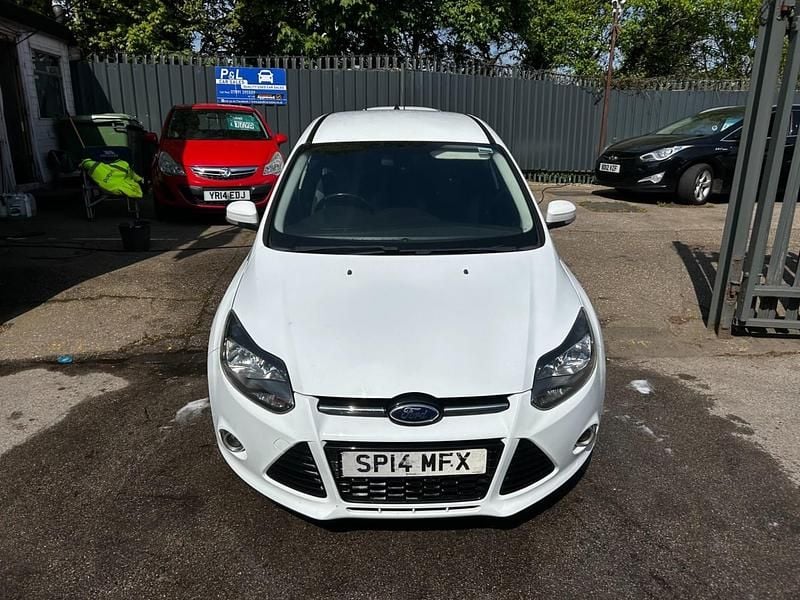 Used Ford Focus Zetec 2014 White Hatchback