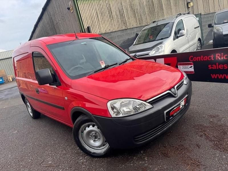Used Vauxhall Combo 75 HP (55 kW) 2011 Red MPV