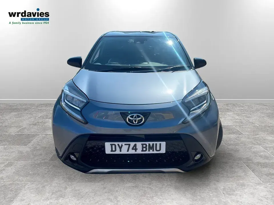 Used Toyota Aygo X 72 HP (52 kW) 2024 Persian salt/bi tone SUV