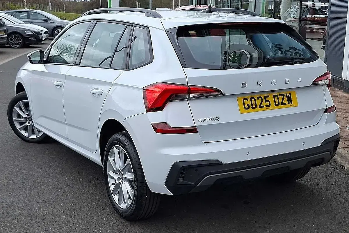 Used Skoda Kamiq SE 94 HP (69 kW) 2025 Moon white metallic SUV