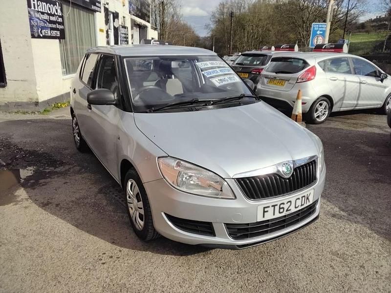 Used Skoda Fabia 60 HP (44 kW) 2012 Silver Hatchback